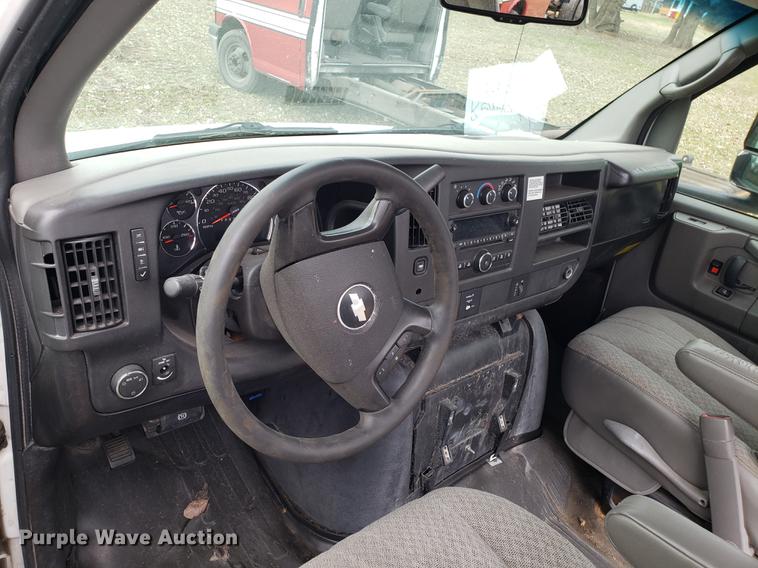 image for item DD4002 2010 Chevrolet Express G4500 cab and chassis