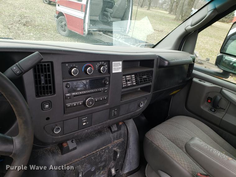 image for item DD4002 2010 Chevrolet Express G4500 cab and chassis