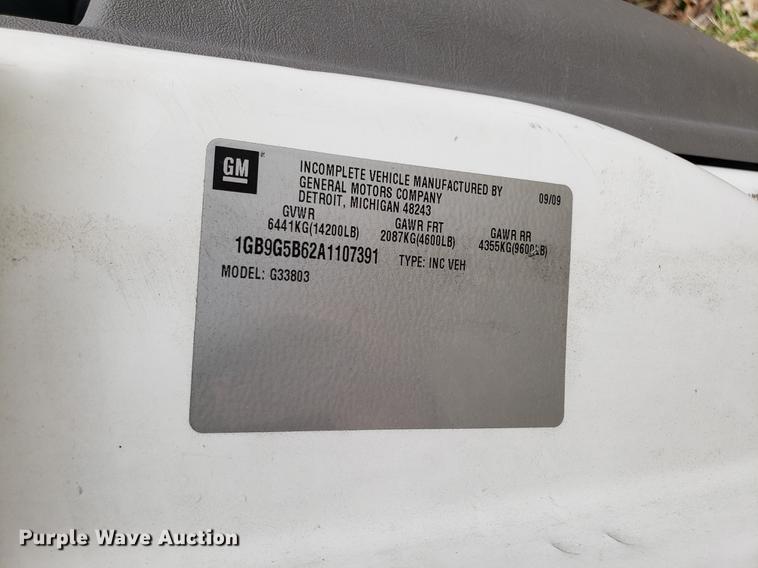 image for item DD4002 2010 Chevrolet Express G4500 cab and chassis