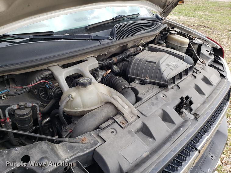 image for item DD4002 2010 Chevrolet Express G4500 cab and chassis