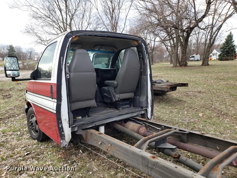 image for item DD4002 2010 Chevrolet Express G4500 cab and chassis