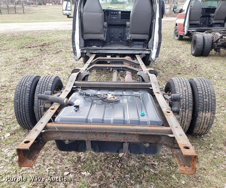 image for item DD4002 2010 Chevrolet Express G4500 cab and chassis