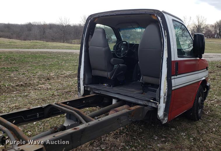 image for item DD4002 2010 Chevrolet Express G4500 cab and chassis