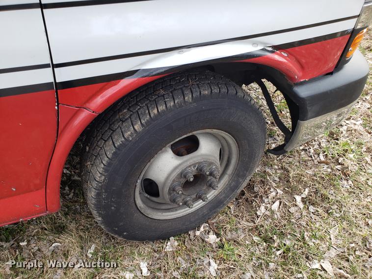 image for item DD4002 2010 Chevrolet Express G4500 cab and chassis