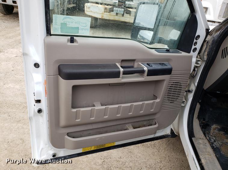 image for item DD4022 2008 Ford F350 Super Duty flatbed pickup truck