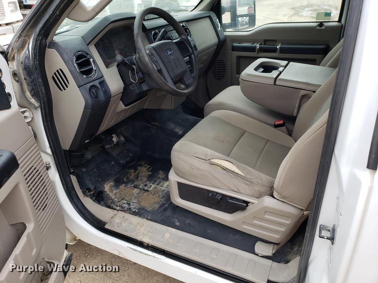 image for item DD4022 2008 Ford F350 Super Duty flatbed pickup truck