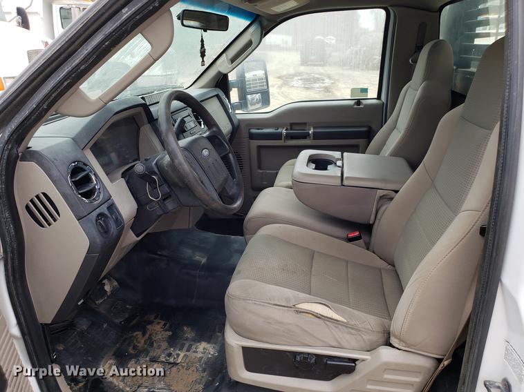 image for item DD4022 2008 Ford F350 Super Duty flatbed pickup truck