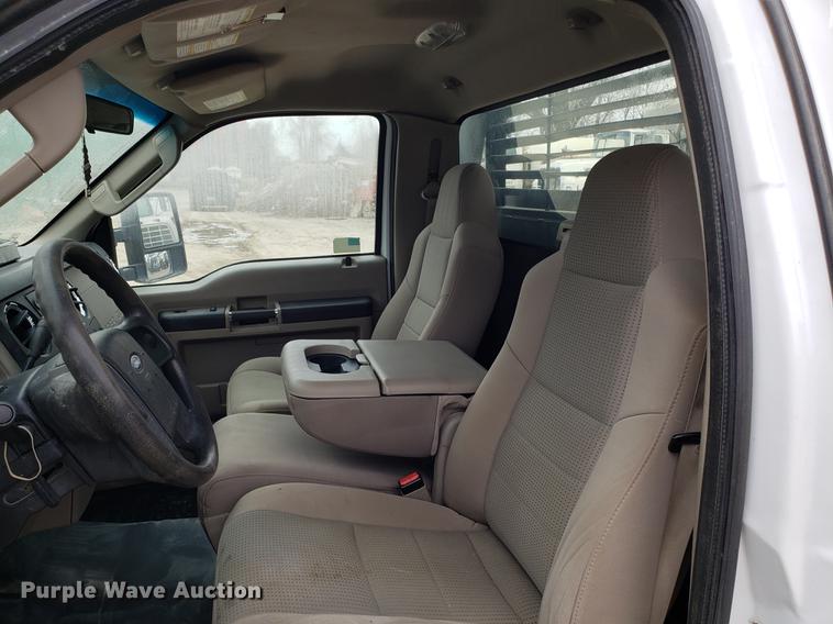 image for item DD4022 2008 Ford F350 Super Duty flatbed pickup truck