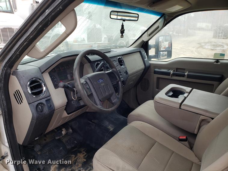 image for item DD4022 2008 Ford F350 Super Duty flatbed pickup truck