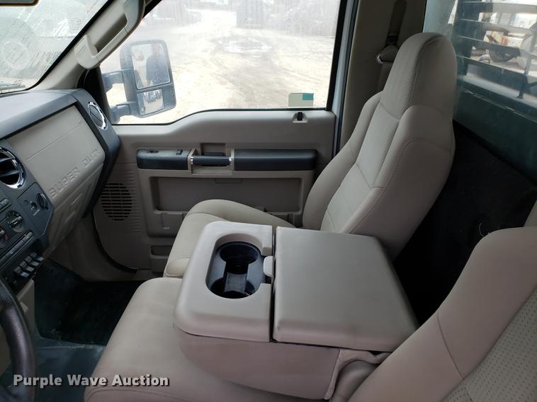 image for item DD4022 2008 Ford F350 Super Duty flatbed pickup truck