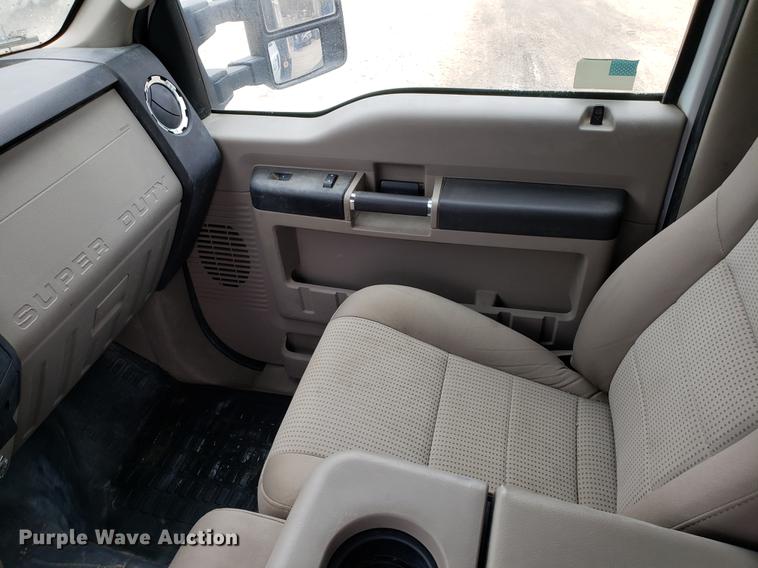 image for item DD4022 2008 Ford F350 Super Duty flatbed pickup truck