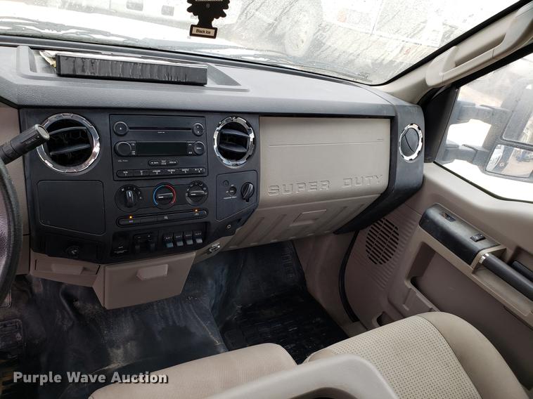 image for item DD4022 2008 Ford F350 Super Duty flatbed pickup truck