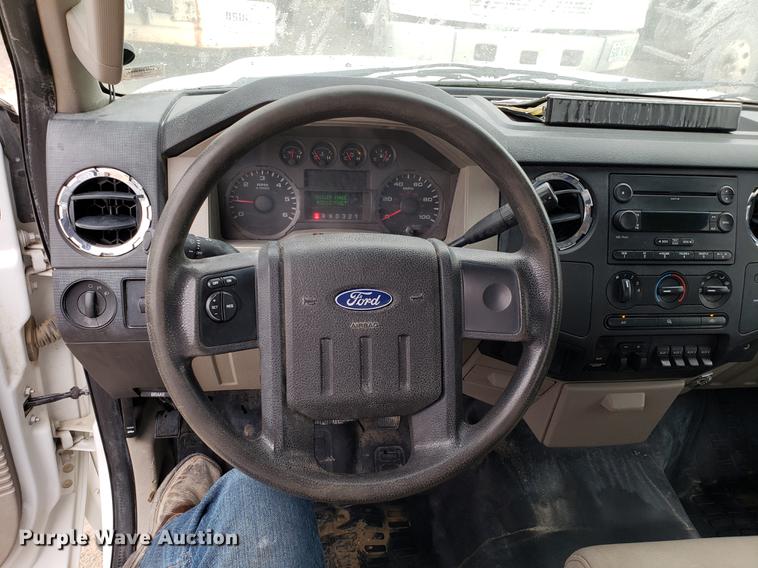 image for item DD4022 2008 Ford F350 Super Duty flatbed pickup truck