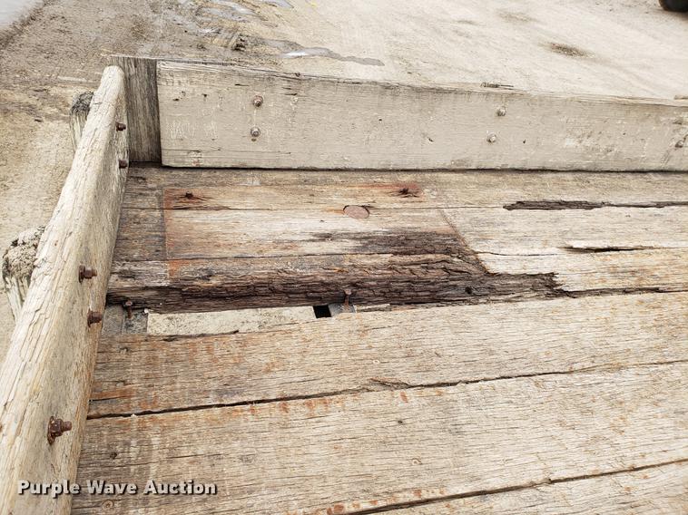 image for item DD4022 2008 Ford F350 Super Duty flatbed pickup truck