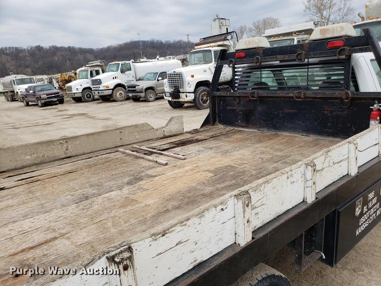 image for item DD4022 2008 Ford F350 Super Duty flatbed pickup truck