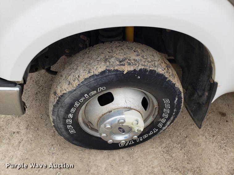 image for item DD4022 2008 Ford F350 Super Duty flatbed pickup truck