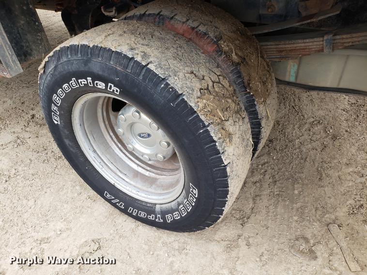 image for item DD4022 2008 Ford F350 Super Duty flatbed pickup truck