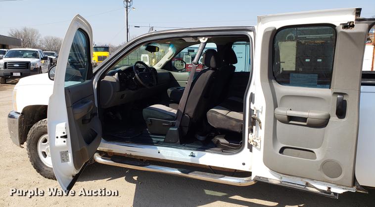 image for item DD4035 2009 Chevrolet Silverado 2500HD Ext. Cab pickup truck