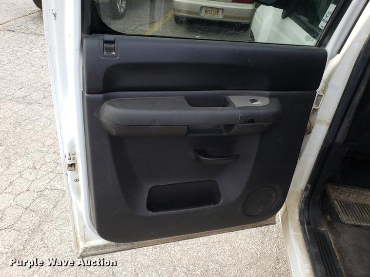 image for item DD4068 2010 Chevrolet Silverado 2500HD Crew Cab pickup truck