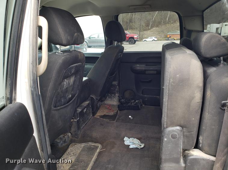 image for item DD4068 2010 Chevrolet Silverado 2500HD Crew Cab pickup truck