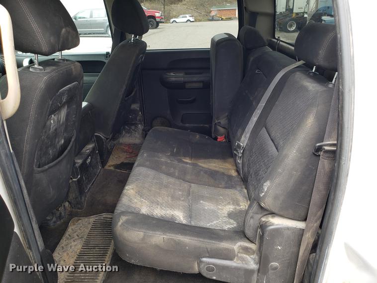 image for item DD4068 2010 Chevrolet Silverado 2500HD Crew Cab pickup truck