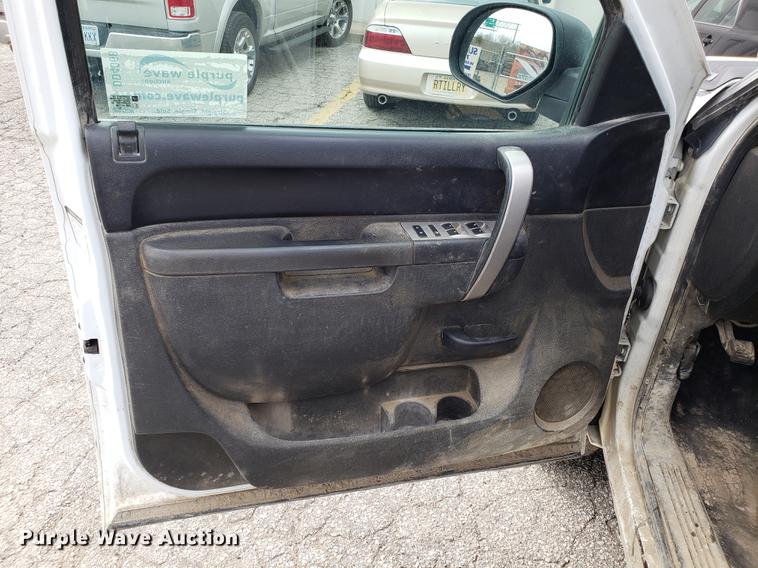 image for item DD4068 2010 Chevrolet Silverado 2500HD Crew Cab pickup truck