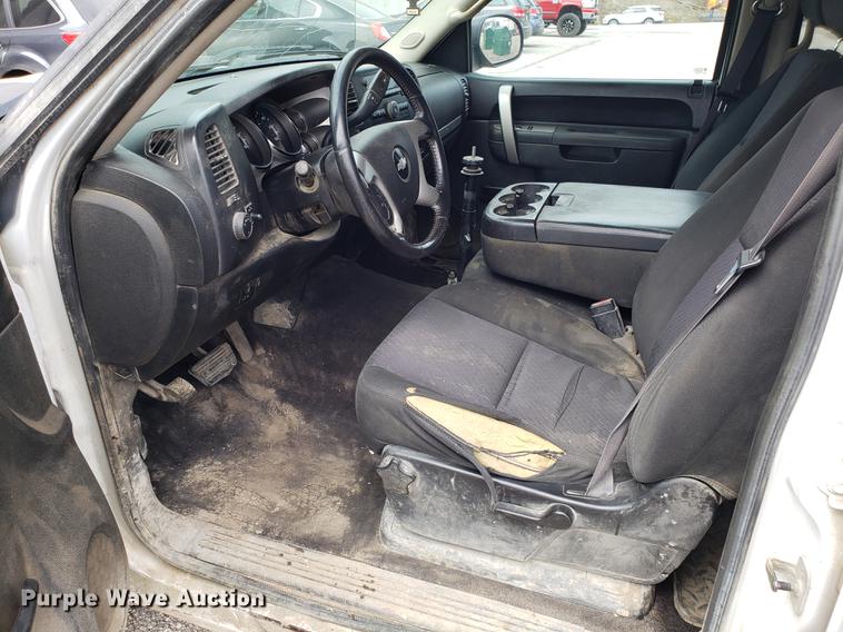 image for item DD4068 2010 Chevrolet Silverado 2500HD Crew Cab pickup truck