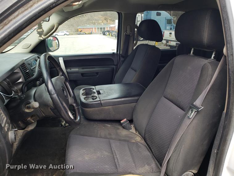 image for item DD4068 2010 Chevrolet Silverado 2500HD Crew Cab pickup truck