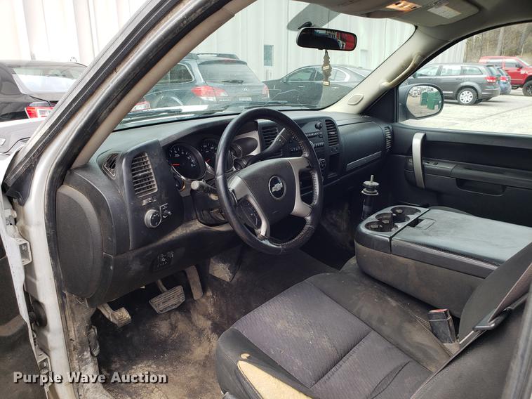image for item DD4068 2010 Chevrolet Silverado 2500HD Crew Cab pickup truck