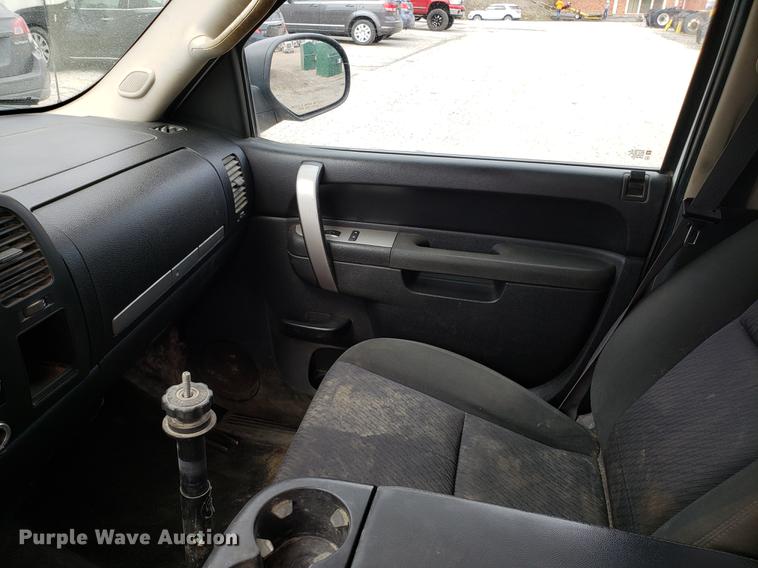 image for item DD4068 2010 Chevrolet Silverado 2500HD Crew Cab pickup truck