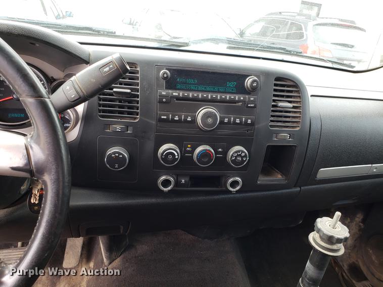 image for item DD4068 2010 Chevrolet Silverado 2500HD Crew Cab pickup truck