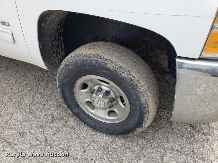 image for item DD4068 2010 Chevrolet Silverado 2500HD Crew Cab pickup truck