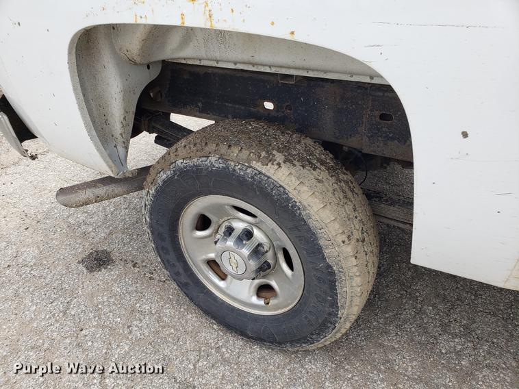 image for item DD4068 2010 Chevrolet Silverado 2500HD Crew Cab pickup truck