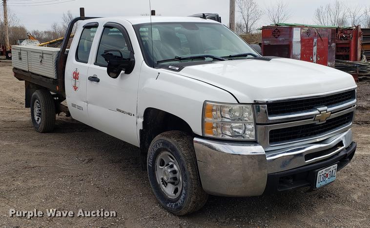 image for item DD4069 2008 Chevrolet Silverado 2500HD Ext. Cab flatbed pickup truck