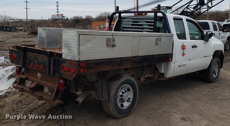image for item DD4069 2008 Chevrolet Silverado 2500HD Ext. Cab flatbed pickup truck
