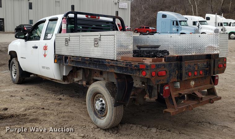 image for item DD4069 2008 Chevrolet Silverado 2500HD Ext. Cab flatbed pickup truck