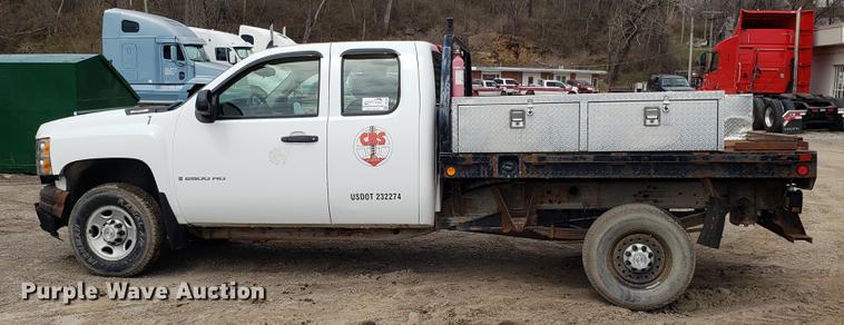 image for item DD4069 2008 Chevrolet Silverado 2500HD Ext. Cab flatbed pickup truck