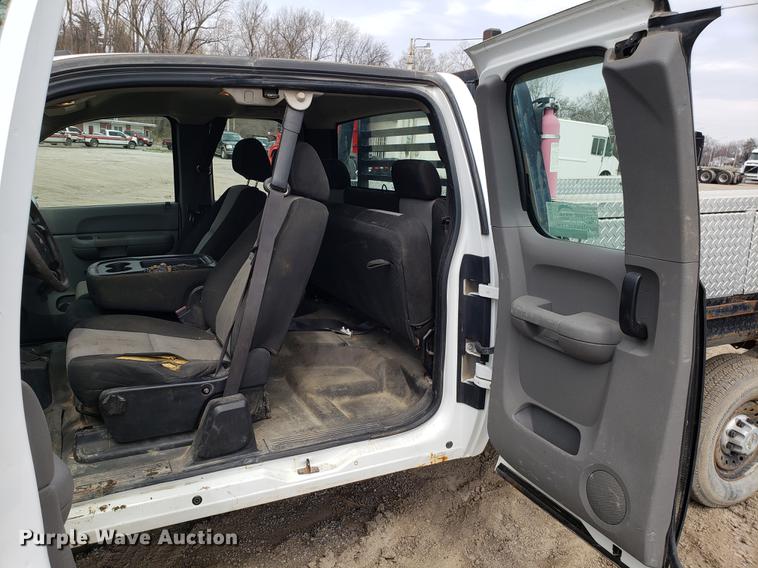 image for item DD4069 2008 Chevrolet Silverado 2500HD Ext. Cab flatbed pickup truck