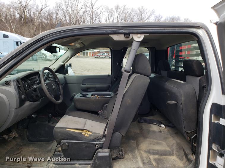 image for item DD4069 2008 Chevrolet Silverado 2500HD Ext. Cab flatbed pickup truck