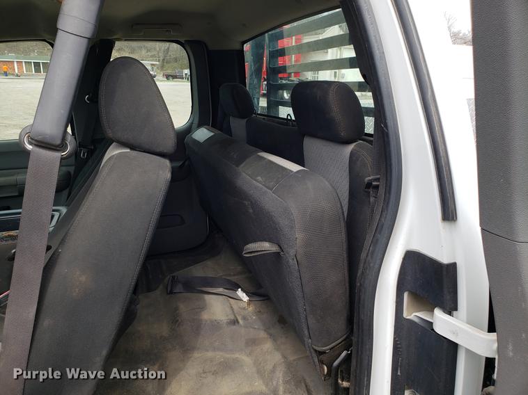 image for item DD4069 2008 Chevrolet Silverado 2500HD Ext. Cab flatbed pickup truck