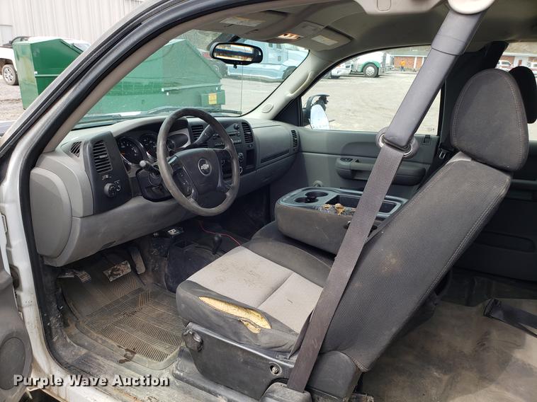 image for item DD4069 2008 Chevrolet Silverado 2500HD Ext. Cab flatbed pickup truck