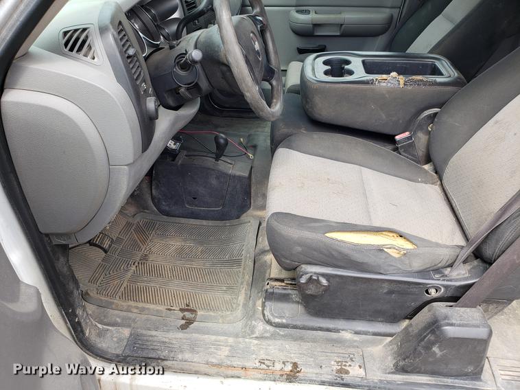 image for item DD4069 2008 Chevrolet Silverado 2500HD Ext. Cab flatbed pickup truck