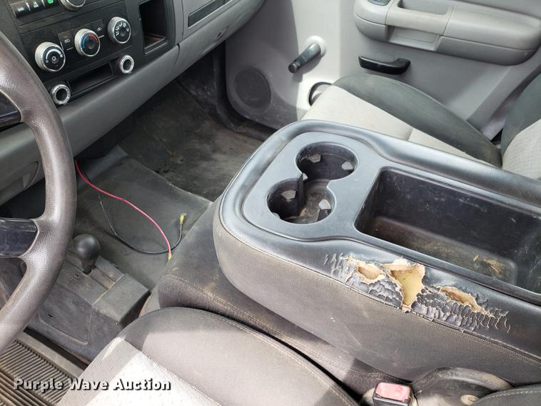 image for item DD4069 2008 Chevrolet Silverado 2500HD Ext. Cab flatbed pickup truck