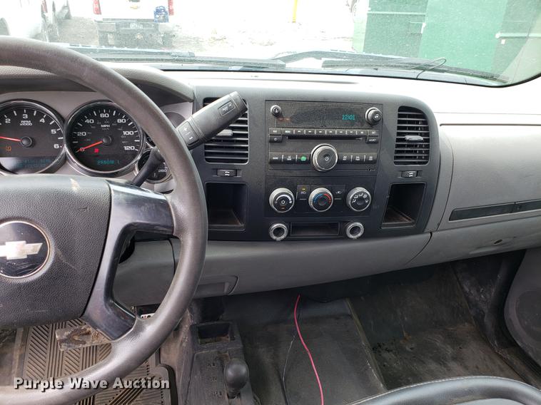 image for item DD4069 2008 Chevrolet Silverado 2500HD Ext. Cab flatbed pickup truck