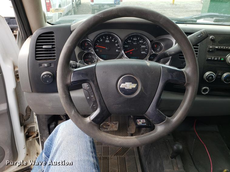 image for item DD4069 2008 Chevrolet Silverado 2500HD Ext. Cab flatbed pickup truck