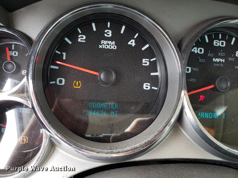 image for item DD4069 2008 Chevrolet Silverado 2500HD Ext. Cab flatbed pickup truck