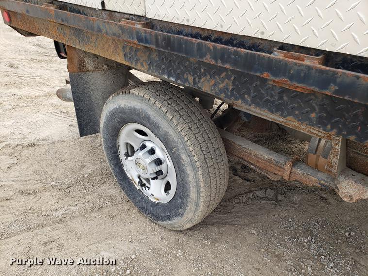 image for item DD4069 2008 Chevrolet Silverado 2500HD Ext. Cab flatbed pickup truck