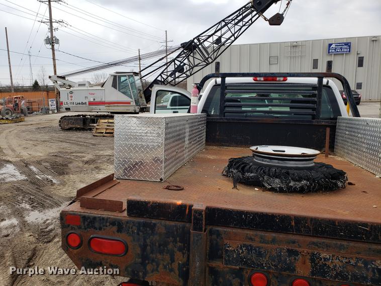 image for item DD4069 2008 Chevrolet Silverado 2500HD Ext. Cab flatbed pickup truck