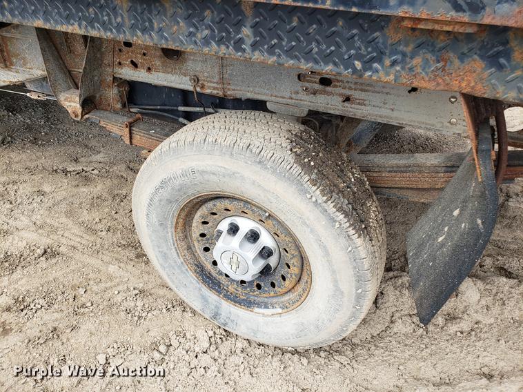 image for item DD4069 2008 Chevrolet Silverado 2500HD Ext. Cab flatbed pickup truck