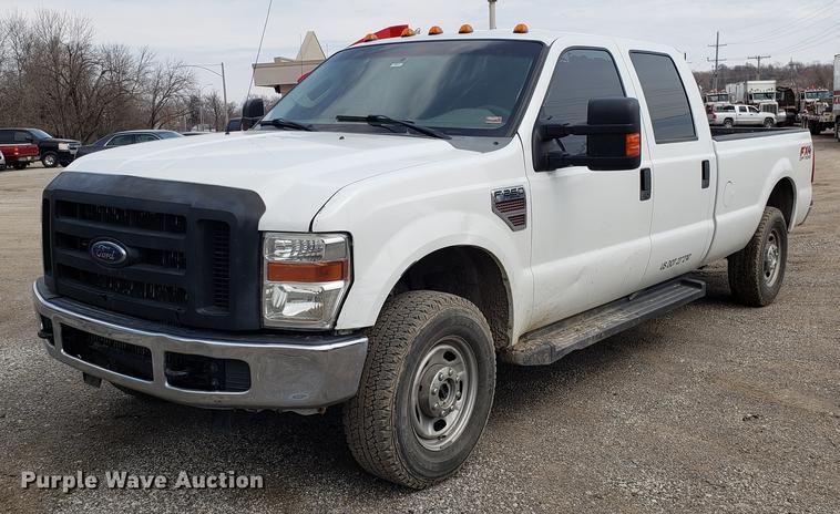 image for item DD4070 2010 Ford F250 Super Duty Crew Cab pickup truck